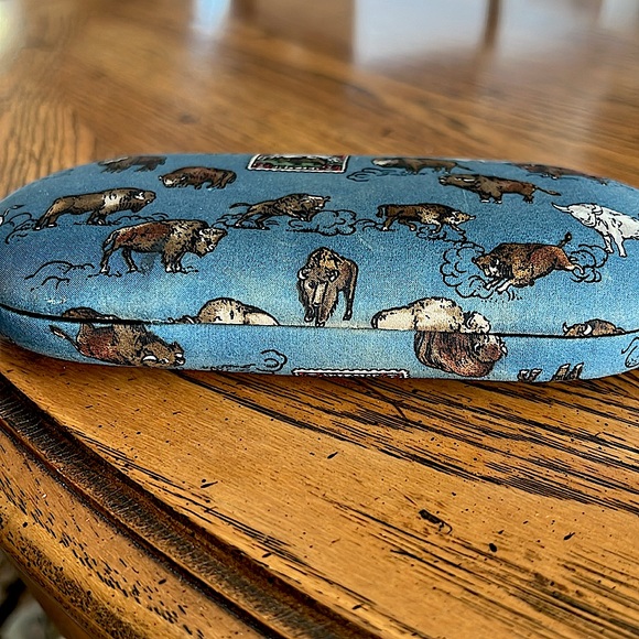 Silk coveredNicole Miller GlassesCaseBlue withBuffalo🦬America’s WestYELLOWSTONE - Picture 2 of 6